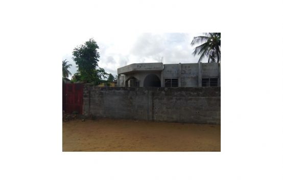 Dagué MV01, à vendre maison inachevée sur 2 lots en bordure de la route Aného, à Lomé Togo