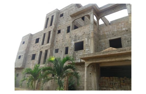 Hédjranawé MV06, à vendre immeuble hôtel inachevé 17 chambres à Lomé Togo