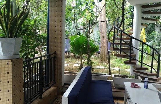 Nyékonakpoè ML02, à louer villa meublée climatisée de 5 pièces avec jardin à Lomé Togo