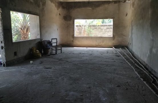 Baguida MV012, à vendre maison inachevée de 8 pièces à Lomé Togo