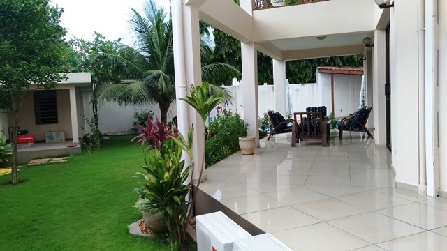 Cité OUA MV01, à vendre villa maison non meublée de 7 pièces à Lomé Togo - Iciélabas, des Services et de l'Immobilier