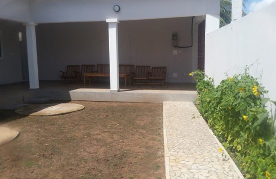 Adidogomé ML021, à louer maison meublée de 4 pièces climatisées avec jardin Lomé Togo