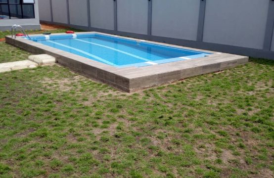 Adidogomé ML018, à louer maison meublée de 4 pièces climatisées avec jardin et piscine, Lomé Togo