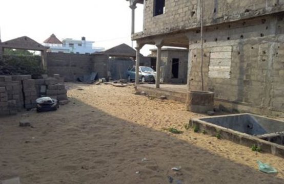 Avépozo MV06, à vendre maison inachévée de 8 pièces sur 600m2 à Lomé Togo
