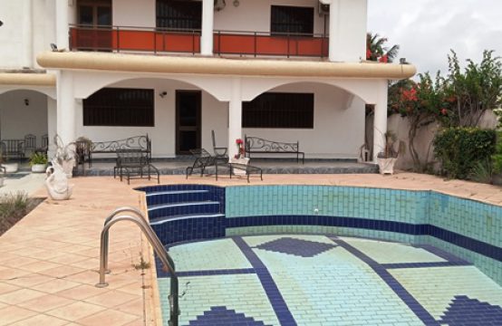 Avépozo MV08, à vendre une maison de 12 pièces à Lomé Togo