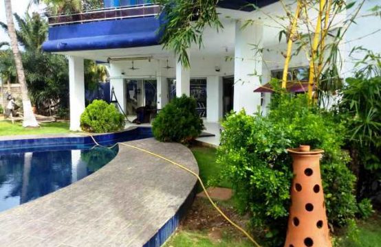 Baguida MV014, à vendre maison de 8 pièces avec jardin et piscine à Lomé Togo
