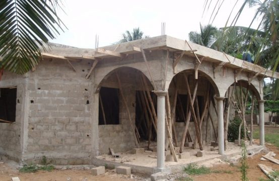 Baguida MV010, à vendre maison inachevée de 4 pièces à Lomé Togo