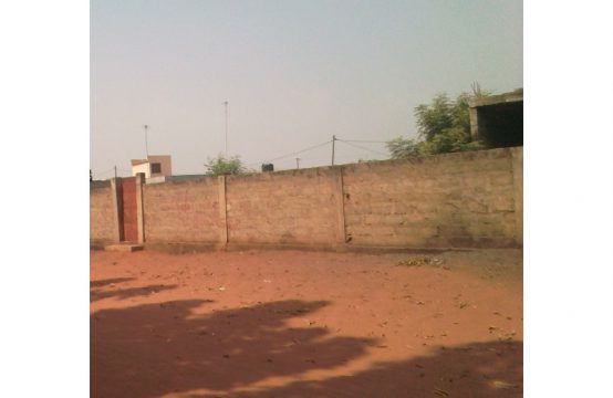 Kégué TV03, à vendre un terrain de 4 lots collés clôturés à Lomé Togo