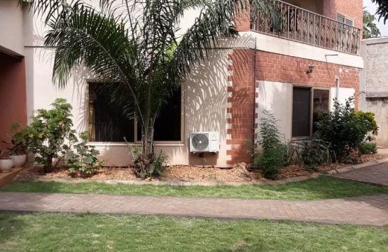 Cacaveli ML03, à louer une maison meublée de 5 pièces avec jardin à Lomé Togo