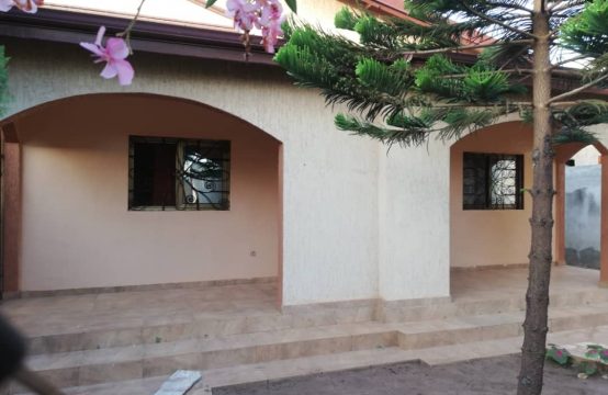 Adidogomé MV021, à vendre une maison de 5 pièces à Lomé Togo